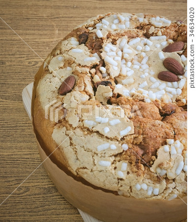 Cake with Dried Fruits and Almond Nut 34634020