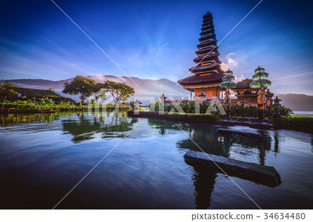 Pura Ulun Danu Bratan, Hindu temple on Bratan lake Pura Ulun Danu Bratan, Hindu temple on Bratan lake 34634480