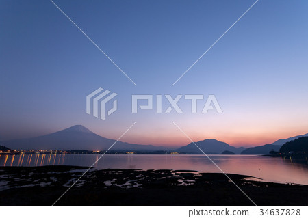 富士山(十月川口湖傍晚) 富士山(十月川口湖傍晚) 34637828