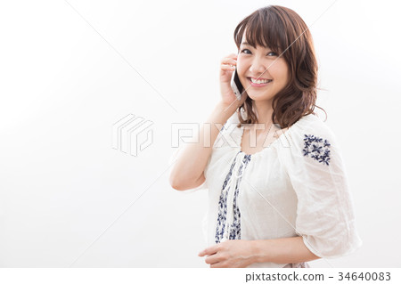 使用智能手機的女人 34640083