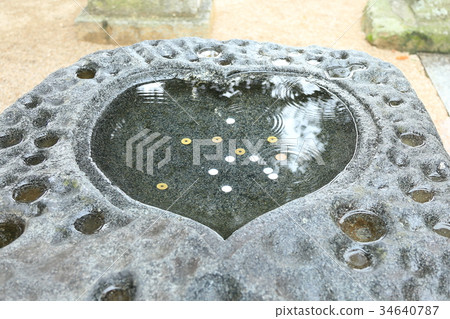 古賀神社心形水盆從上面(福岡縣) 古賀神社心形水盆從上面(福岡縣) 34640787
