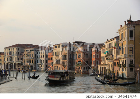 The city of Venice where the Italian gondola is 34641474
