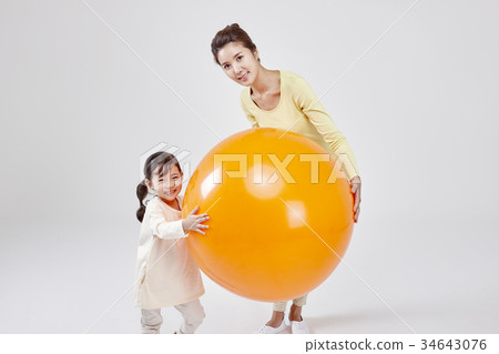 Women, children Women, children 34643076