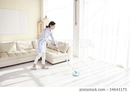 Woman 34643175