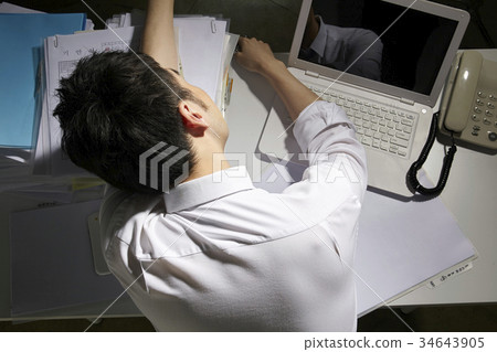 Businessman 34643905