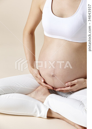 pregnant woman 34643937