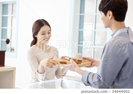 Men and women 34644002