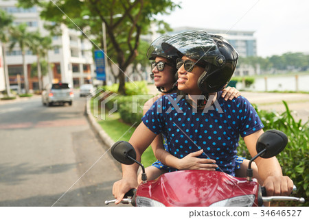 Couple on moped 34646527