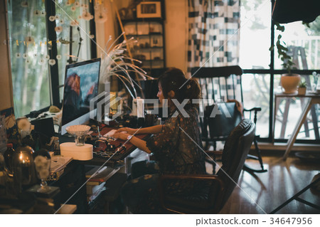 computer, female, lady 34647956
