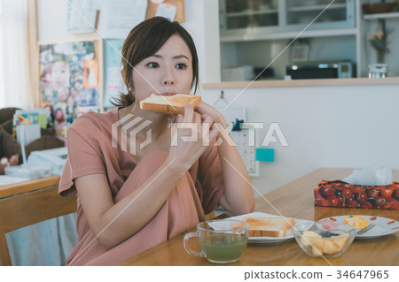 homemaker, housewife, house wife 34647965