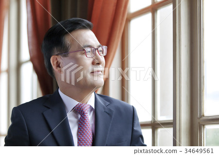 Businessman 34649561