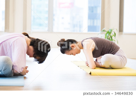 Young woman doing yoga in yoga studio Young woman doing yoga in yoga studio 34649830