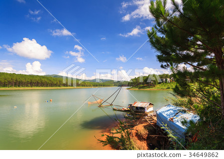Fishing net in Tuyen Lam lake in Dalat, Lam Dong 34649862
