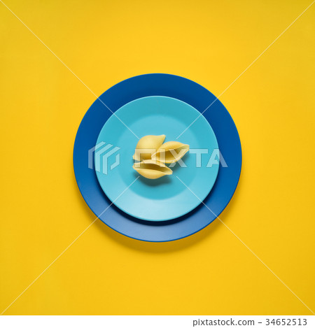 Dinner is served. 34652513