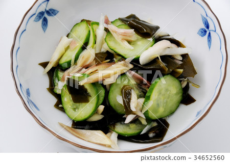 Cucumber and seaweed vinegar 34652560