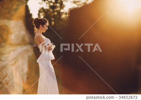 bride and groom 34652672