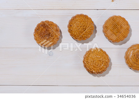 Mooncake and tea, Chinese mid autumn festival food Mooncake and tea, Chinese mid autumn festival food 34654036