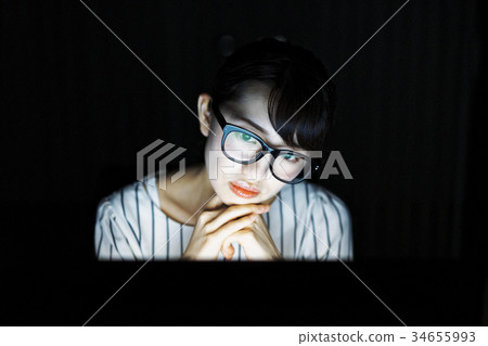 職業女性加班工作深夜 34655993