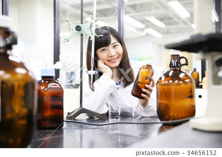 Researcher Woman 34656152