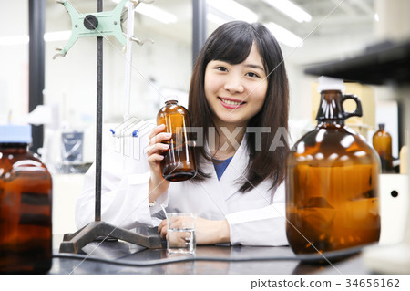 Researcher Woman 34656162