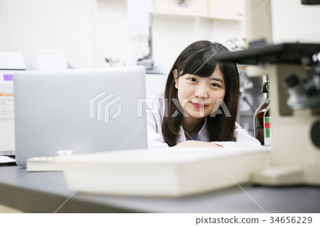 Researcher Woman 34656229