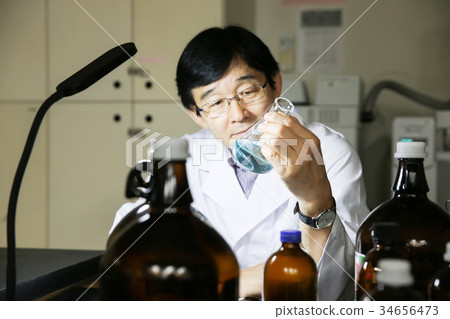 Researcher Male 34656473