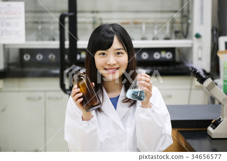 Researcher Woman 34656577