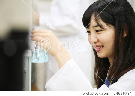 研究員女人 34656784