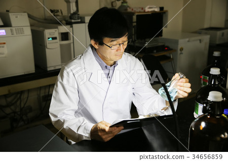 Researcher Male 34656859