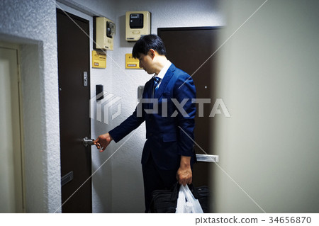 Businessman who came home Businessman who came home 34656870