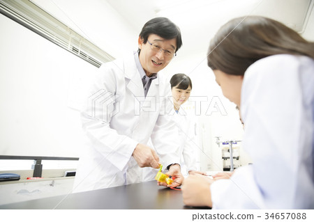 化學班主任 34657088