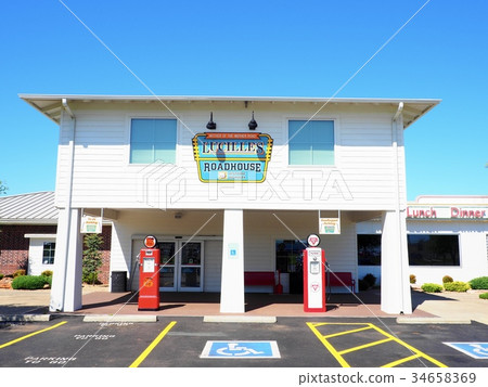 Gas station owned by Mr. L 'series Hamon, the mother of route 66 Gas station owned by Mr. L 'series Hamon, the mother of route 66 34658369