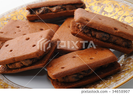 Chocolate heart 34658907