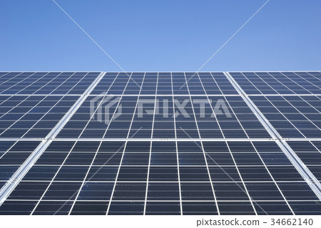 太陽能電池板發電系統暴露在陽光直射陽光屋頂安裝和藍天白雲ECO能源自由化圖像 太陽能電池板發電系統暴露在陽光直射陽光屋頂安裝和藍天白雲ECO能源自由化圖像 34662140