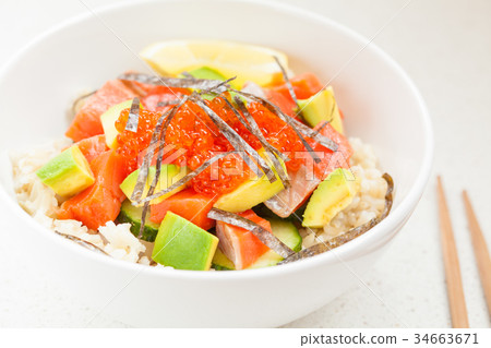 Hawaiian fish poke bowl 34663671