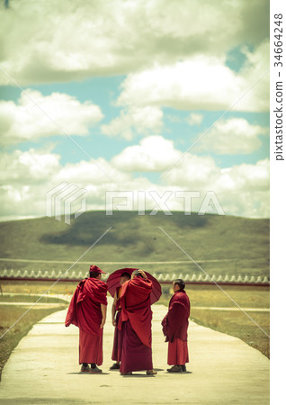 Group of tibetan monks in Sichuan Group of tibetan monks in Sichuan 34664248