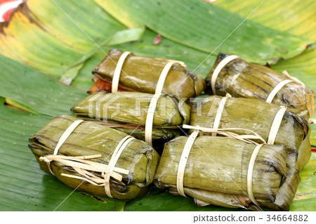 Sticky rice wrapped in banana leaves Sticky rice wrapped in banana leaves 34664882