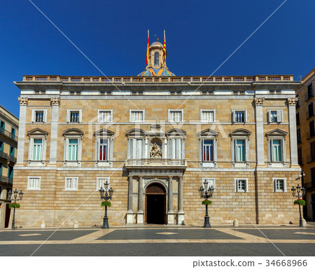 Barcelona. St. James's Square at dawn. 34668966