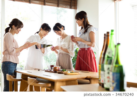 Sake, sake, women's association 34670240