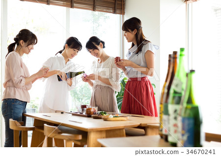 Sake, sake, women's association 34670241