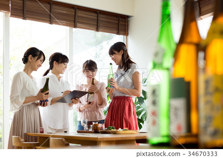 Sake, sake, women's association 34670333