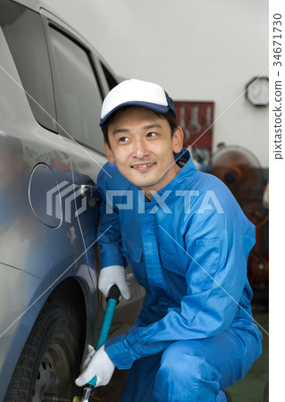Auto mechanic 34671730