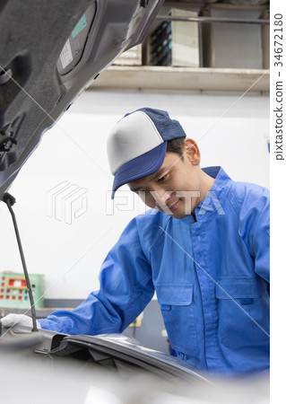 Auto mechanic 34672180