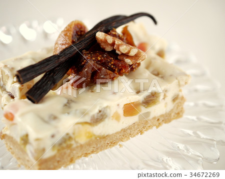 Dried fruit rare cheese cake (horizontally up) 34672269