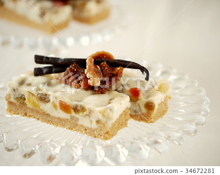 Dried fruit rare cheese cake (horizontal position) Dried fruit rare cheese cake (horizontal position) 34672281