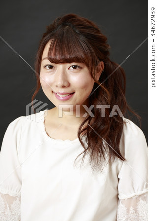 Long hair woman front view black background Long hair woman front view black background 34672939