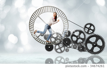 To turn as squirrel in wheel 34674261