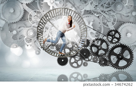 To turn as squirrel in wheel 34674262