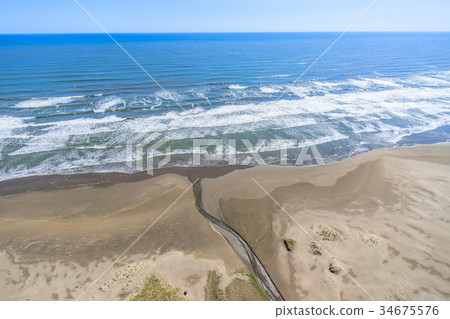 海的鳥瞰圖在Sanno市Inouchi海灘附近的 海的鳥瞰圖在Sanno市Inouchi海灘附近的 34675576