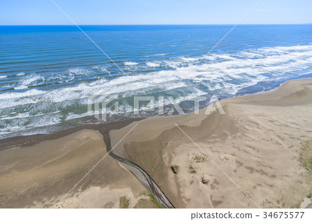 海的鳥瞰圖在Sanno市Inouchi海灘附近的 海的鳥瞰圖在Sanno市Inouchi海灘附近的 34675577